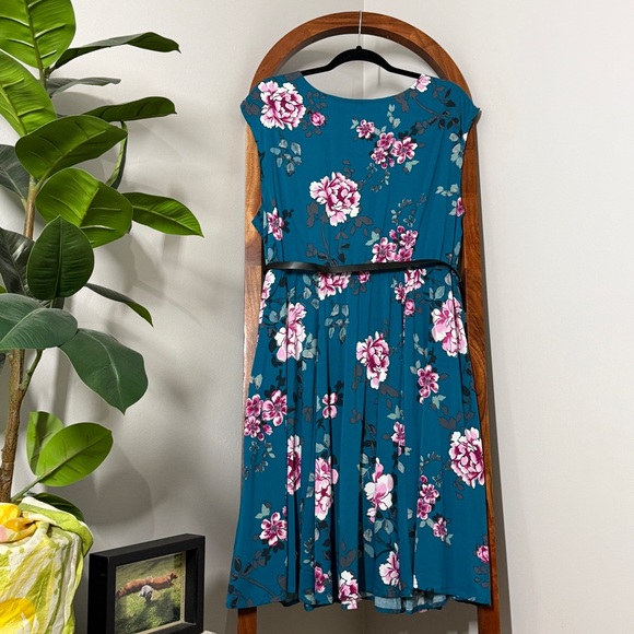 Torrid 2X Teal Floral Fit and Flare Belted Skater Dress NEW - Picture 3 of 10
